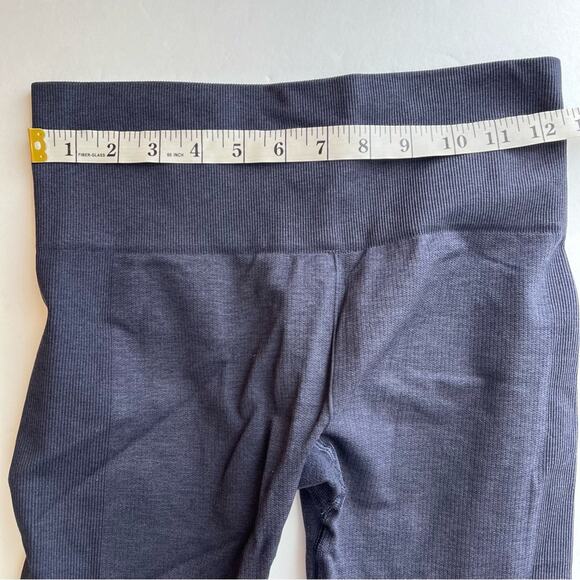 Lululemon Seamlessly Street Crop Leggings - Picture 5 of 8